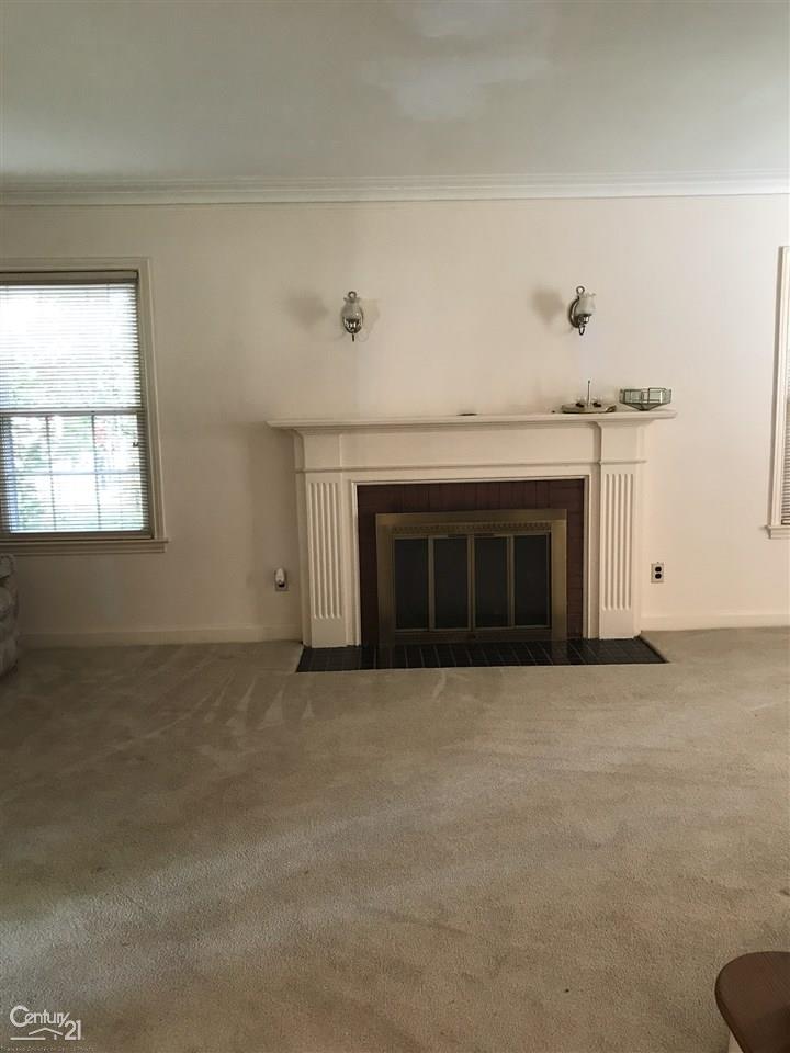 1349 Roslyn Road Grosse Pointe Woods, MI 48236 - Photo 3 of 14