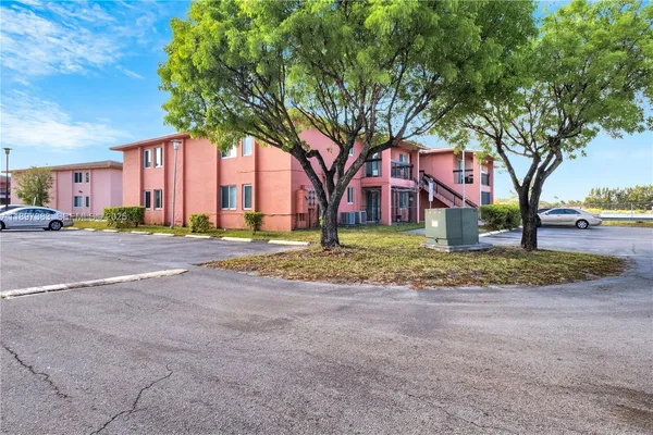 $2,500 | 2020 Northwest 119th Street, Unit 1122, Miami, FL 33167