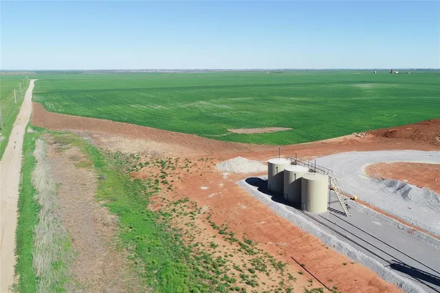 a view of a water sink with a yard