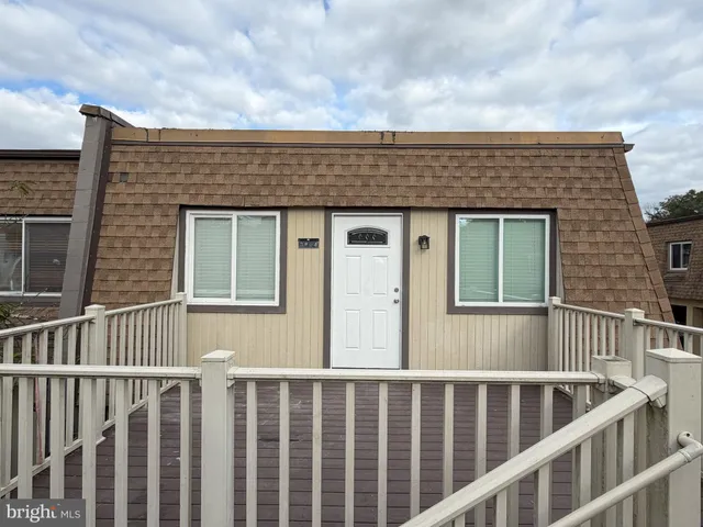 $299,900 | 3804 El Cerrito Place, Unit 4E, Alexandria, VA 22309