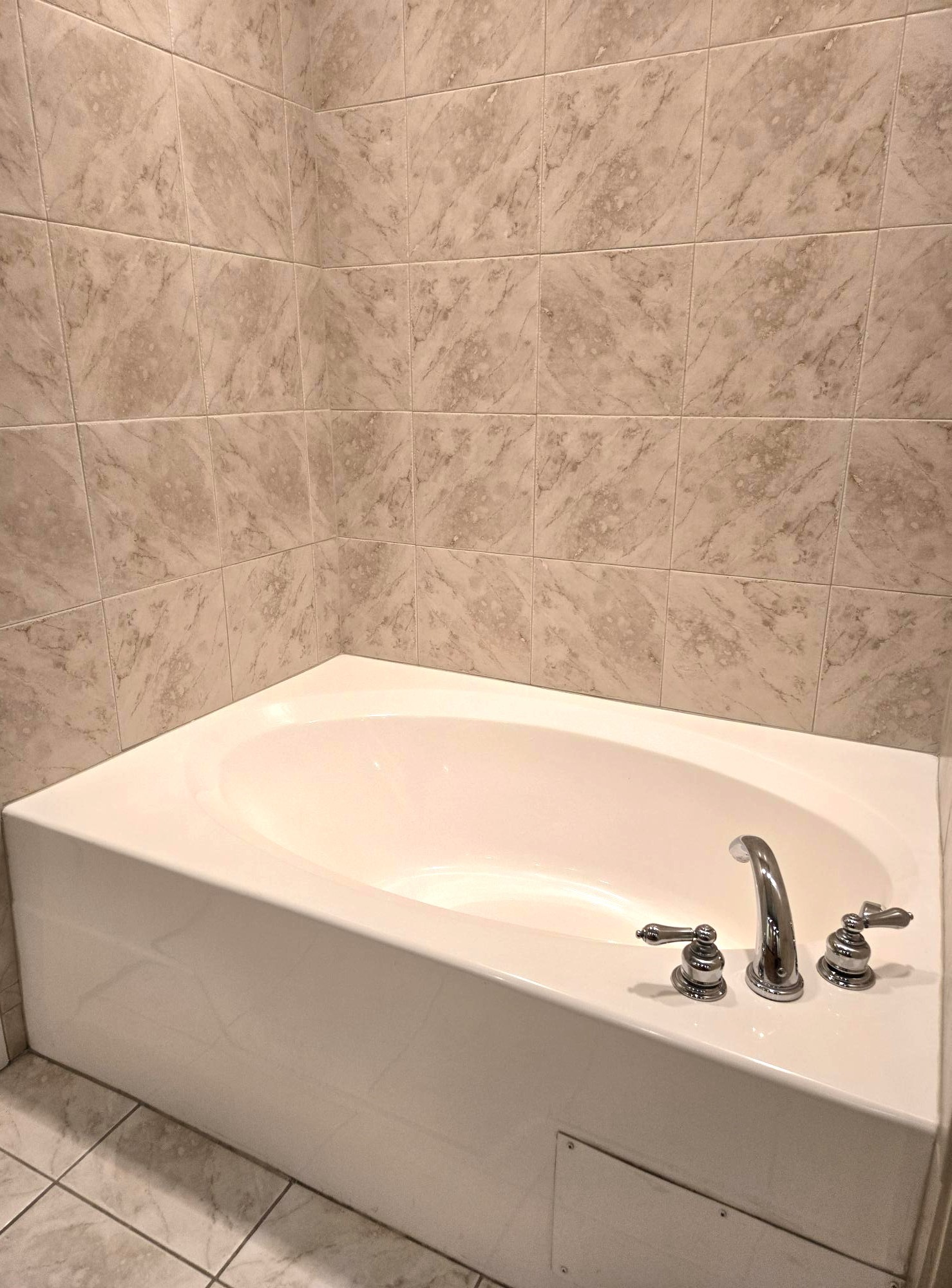 1900 Genesee Street, Unit 207 Houston, TX 77006 - Photo 28 of 50 After long days there is nothing like relaxing, soaking in a garden tub. Main bathroom with soaking tub and separate shower.