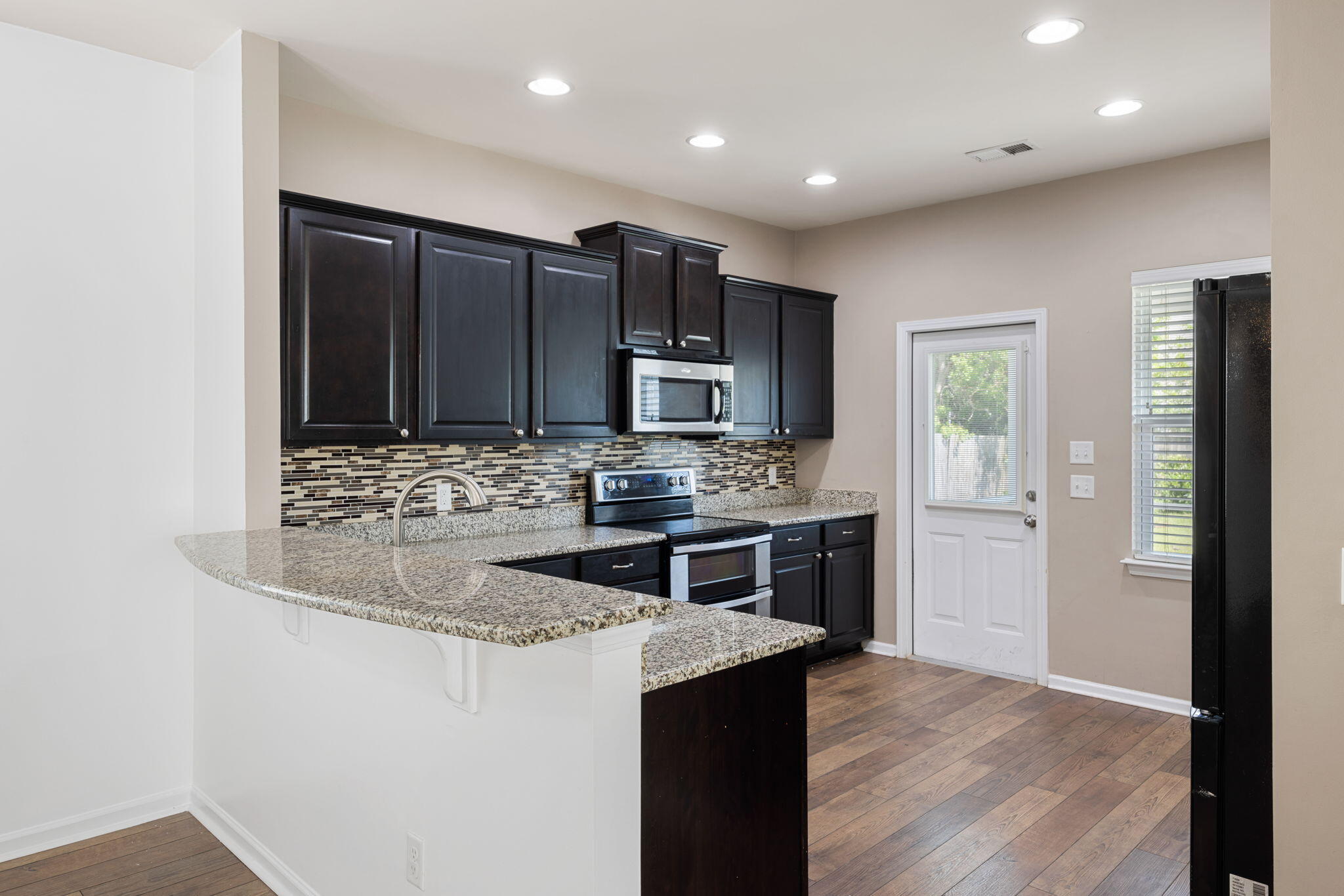 352 Iveson Road Summerville, SC 29486 - Photo 2 of 26 Spacious Kitchen