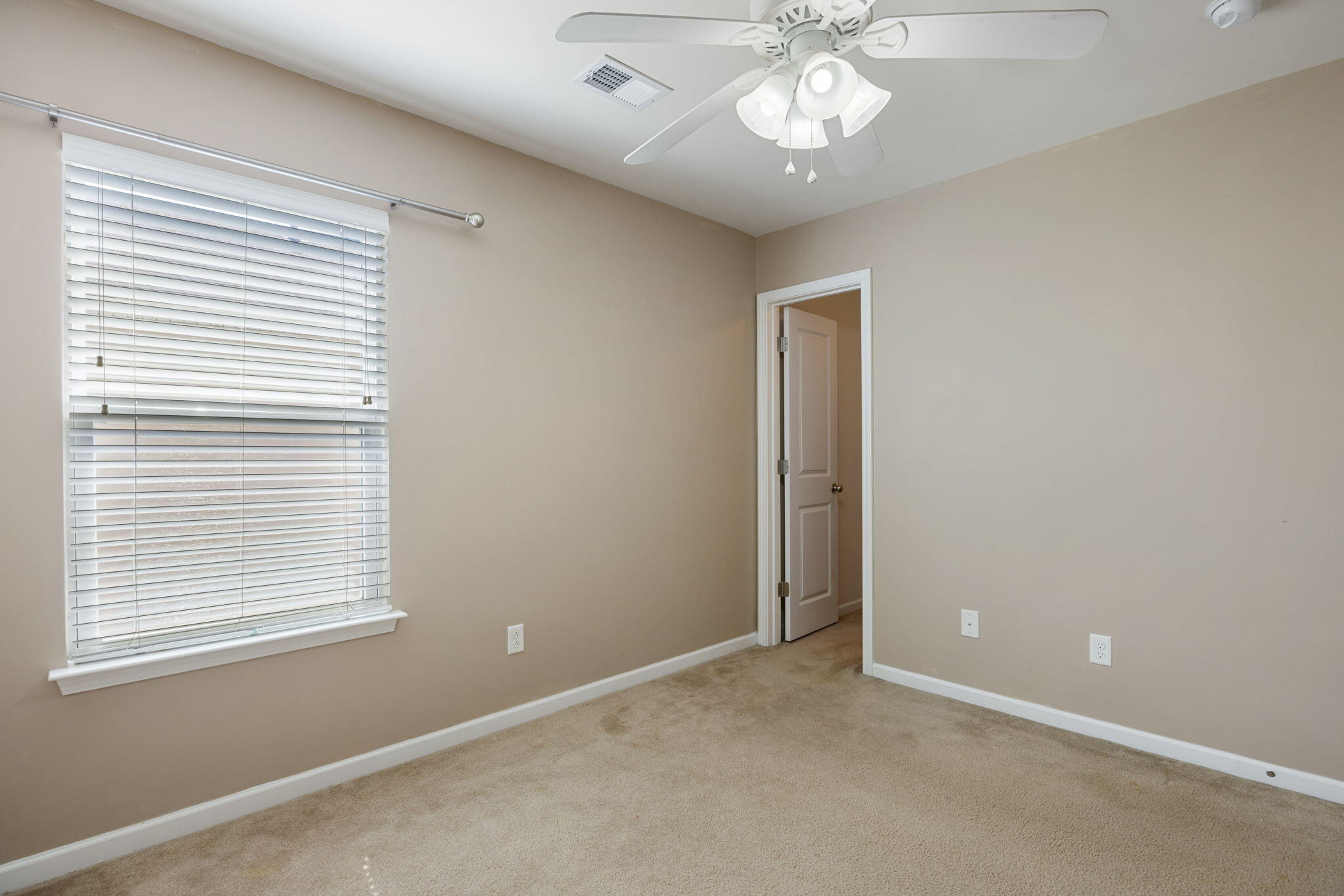 352 Iveson Road Summerville, SC 29486 - Photo 21 of 26 Walk in closet