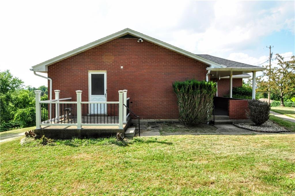 880 Peairs Road Elizabeth, PA 15037 - Photo 17 of 33 a front view of a house with garden