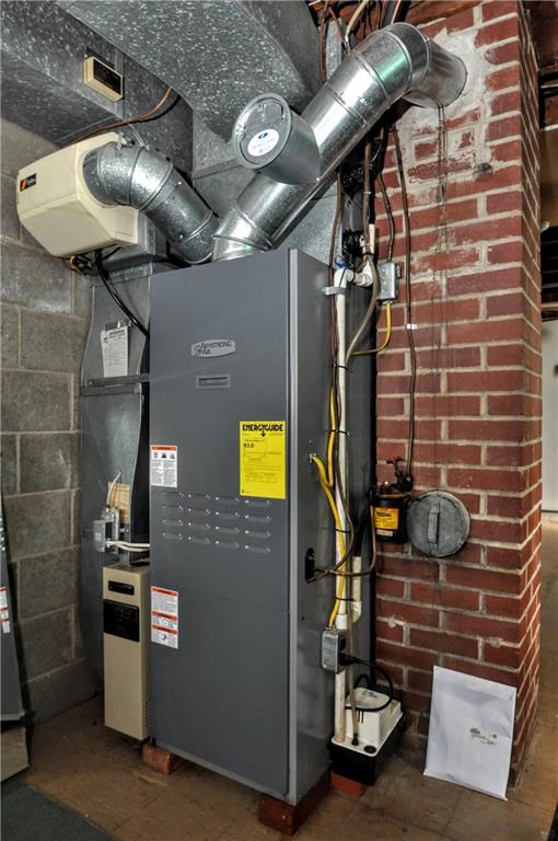 880 Peairs Road Elizabeth, PA 15037 - Photo 29 of 33 a bathroom with a sink and a mirror