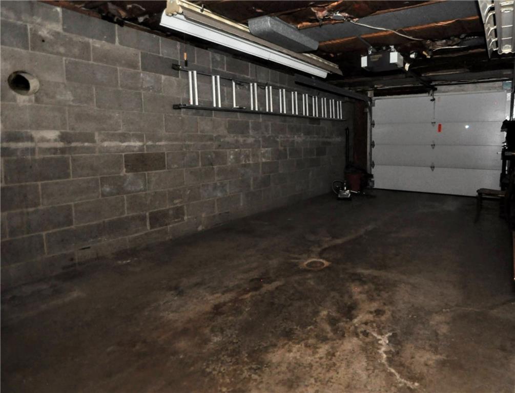 880 Peairs Road Elizabeth, PA 15037 - Photo 30 of 33 a view of a garage