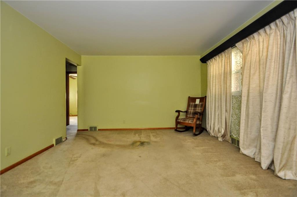 880 Peairs Road Elizabeth, PA 15037 - Photo 4 of 33 an empty room with furniture and a window