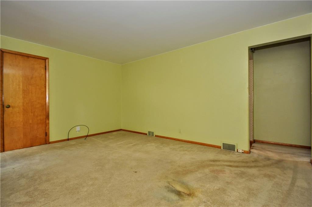 880 Peairs Road Elizabeth, PA 15037 - Photo 6 of 33