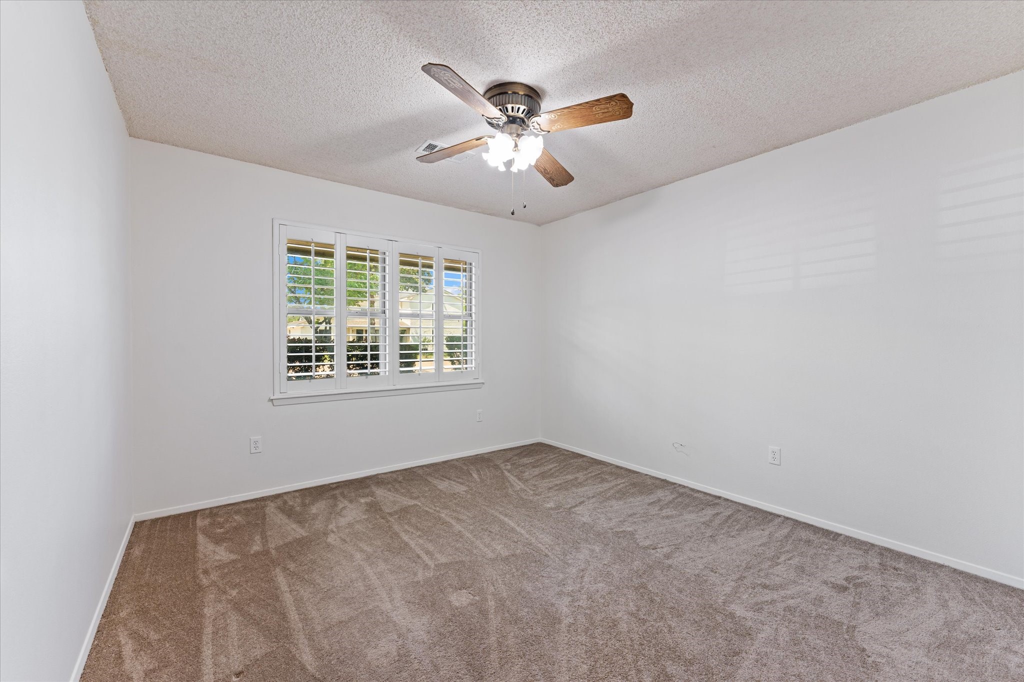 983 West Donovan Street Houston, TX 77091 - Photo 37 of 46 Bedroom 2 freshly painted