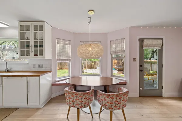 a view of a livingroom with furniture window and a livingroom