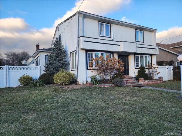 a view of a house with a yard and plants