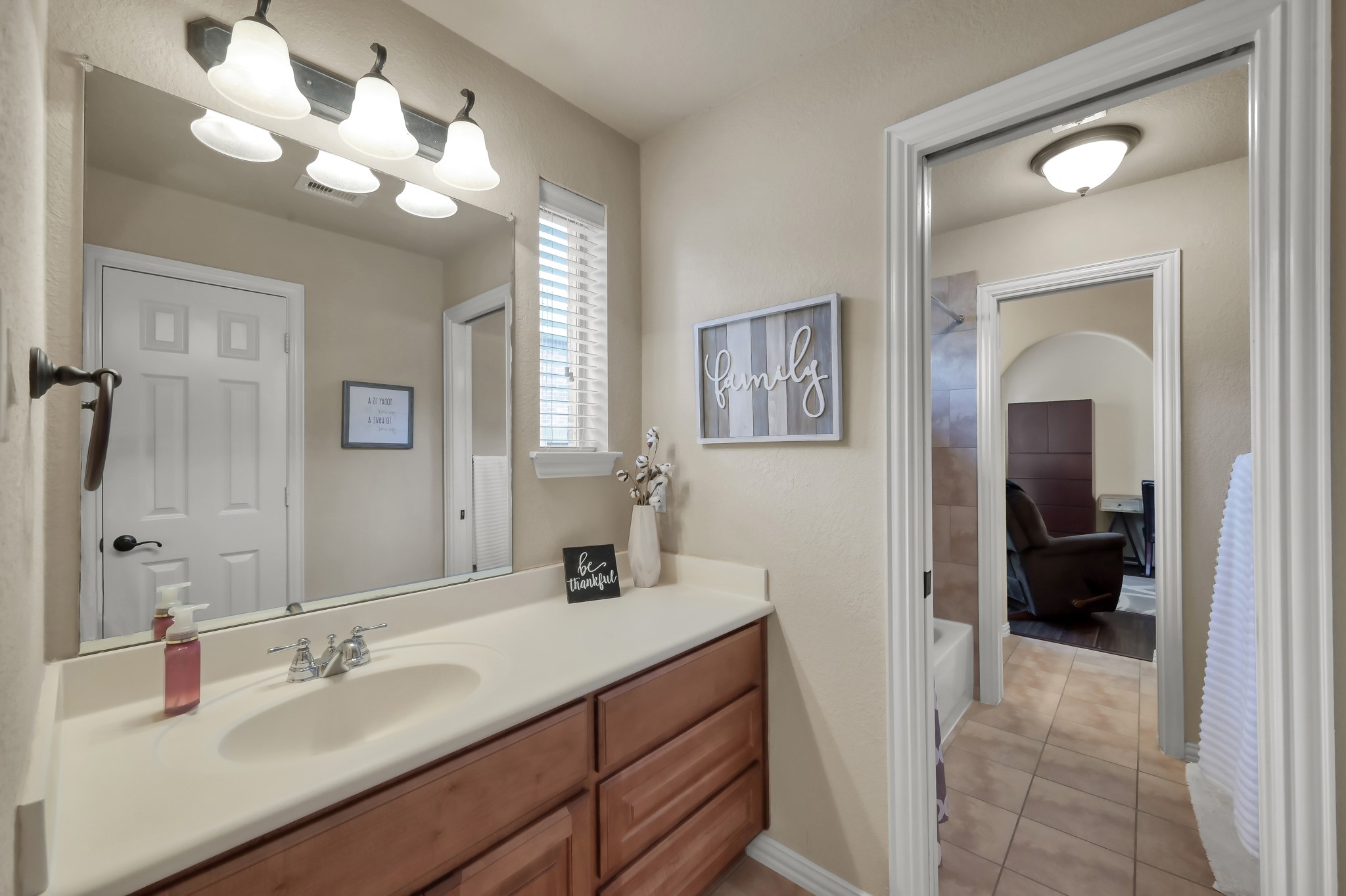 2406 Randal Point Court Spring, TX 77388 - Photo 29 of 45 Jack and Jill Bath
