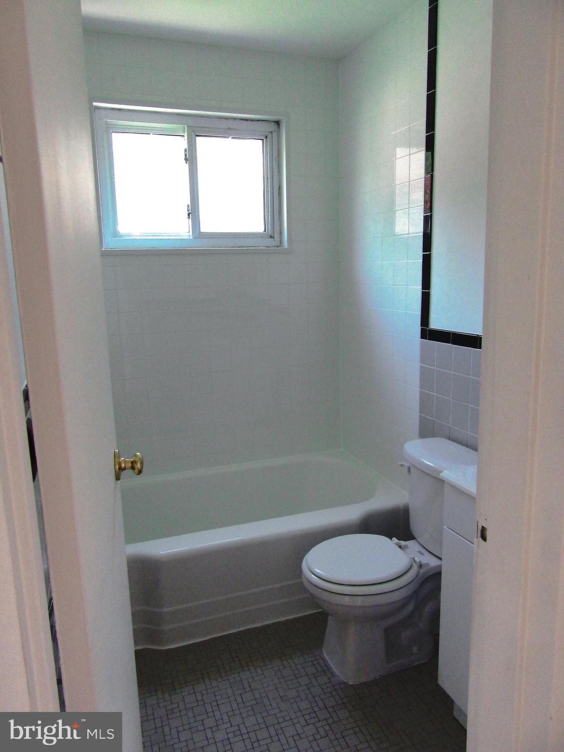 11915 Ivanhoe Street Silver Spring, MD 20902 - Photo 19 of 41 Full bath