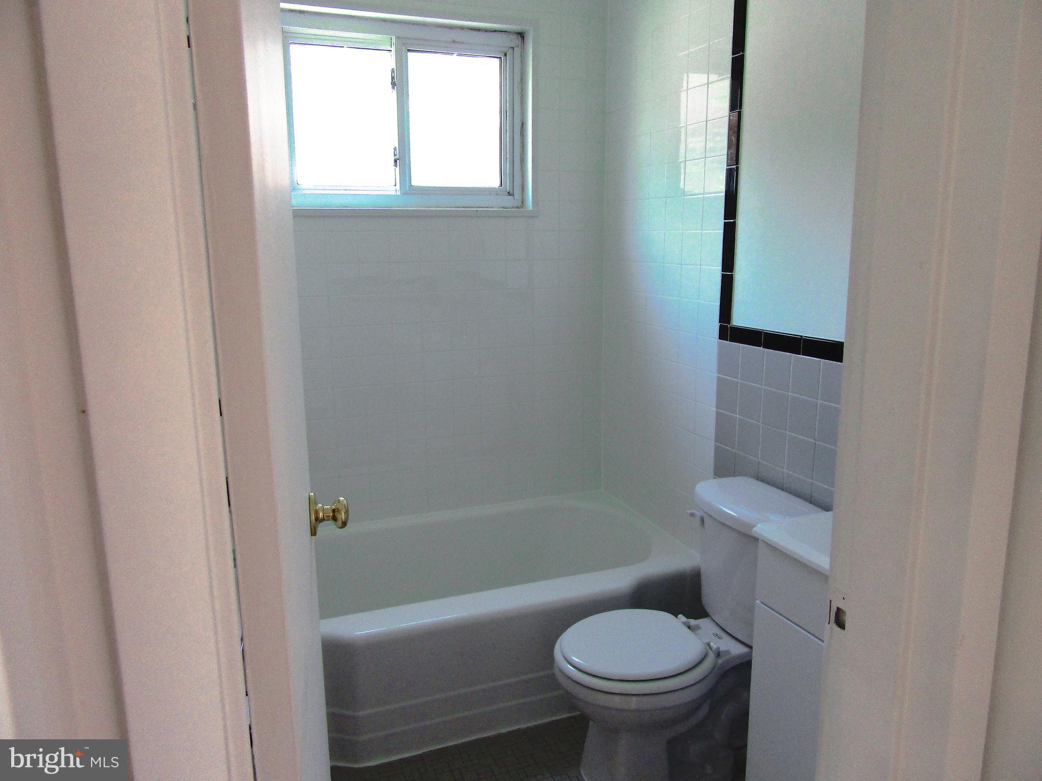 11915 Ivanhoe Street Silver Spring, MD 20902 - Photo 20 of 41 Full Bath