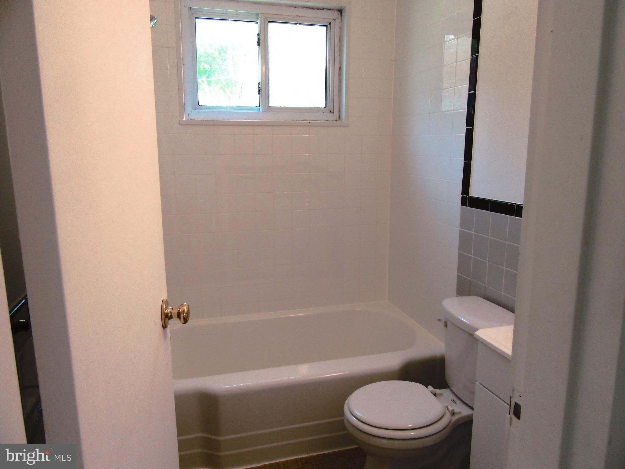 11915 Ivanhoe Street Silver Spring, MD 20902 - Photo 21 of 41 Full bath