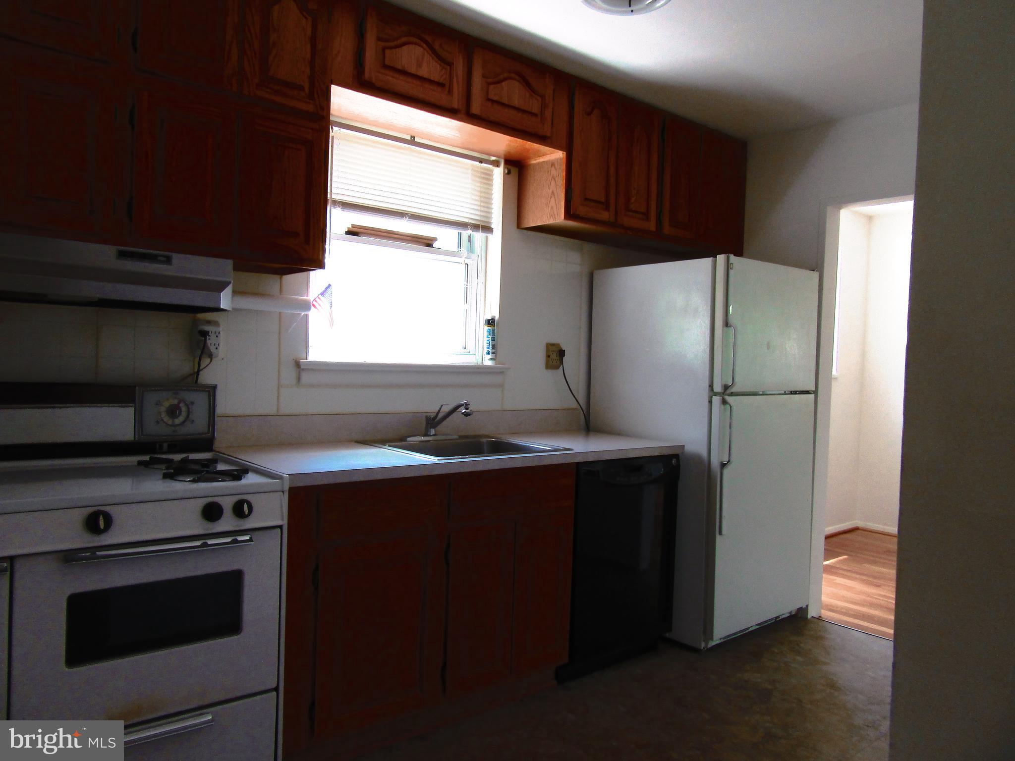 11915 Ivanhoe Street Silver Spring, MD 20902 - Photo 22 of 41 Kitchen
