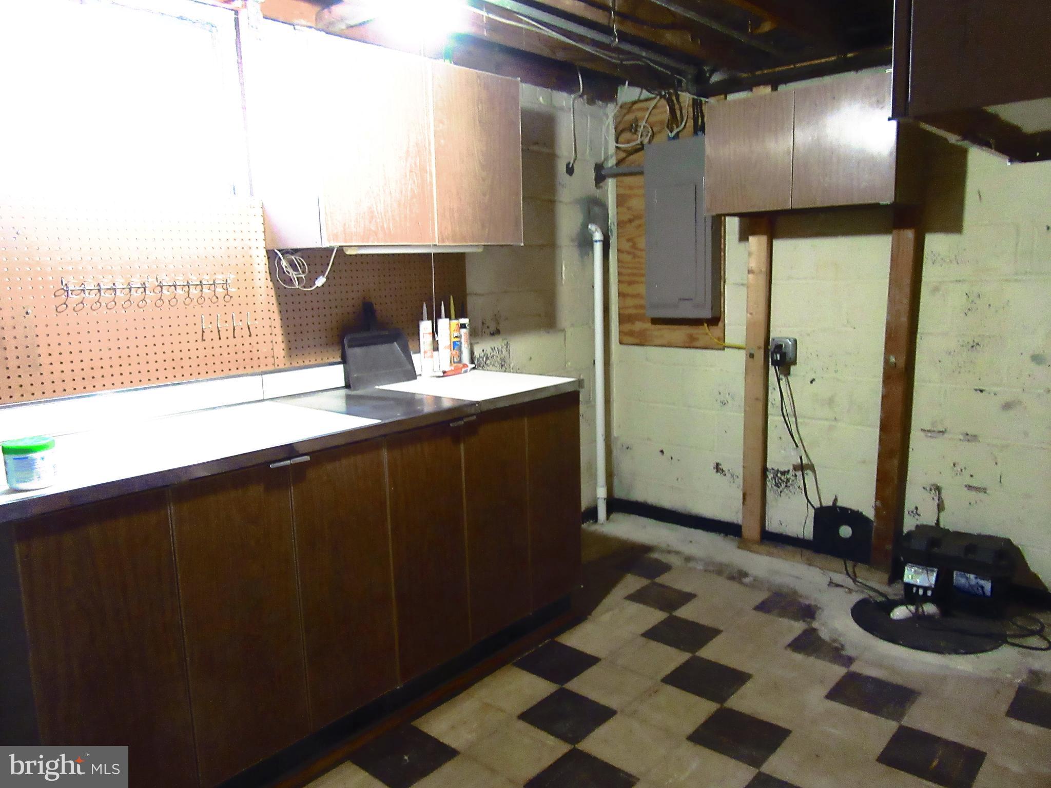 11915 Ivanhoe Street Silver Spring, MD 20902 - Photo 37 of 41 Work Bench