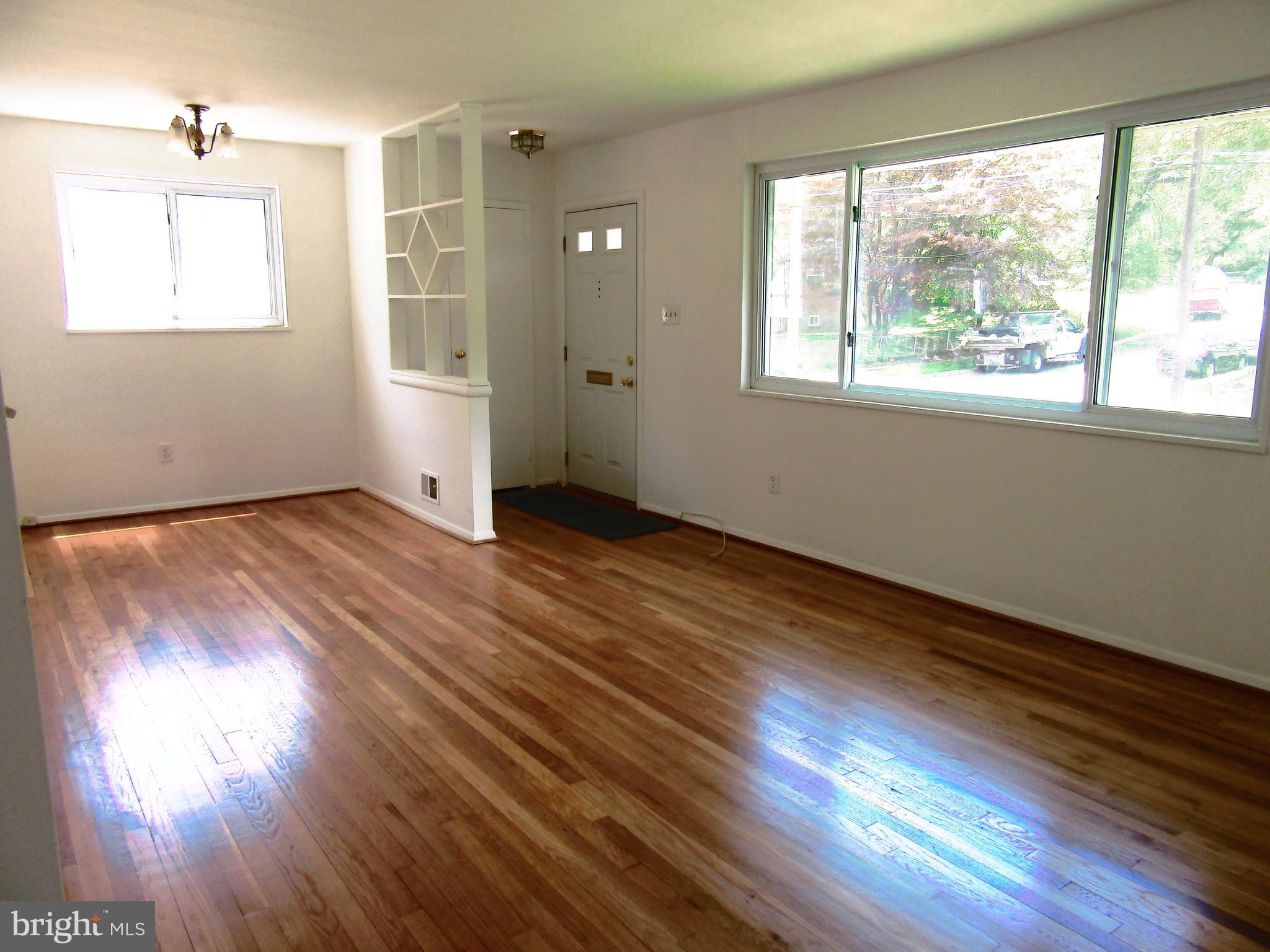 11915 Ivanhoe Street Silver Spring, MD 20902 - Photo 9 of 41 Living/Dining room