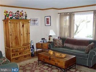 25 Upper Ferry Road Ewing, NJ 08628 - Photo 4 of 10 Living Room
