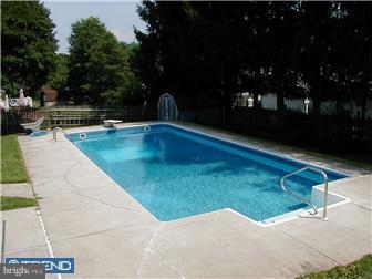 25 Upper Ferry Road Ewing, NJ 08628 - Photo 7 of 10 Exterior Back