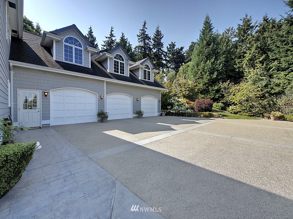 21800 Nootka Road Woodway, WA 98020 - Photo 2 of 15 front view of a house with a street