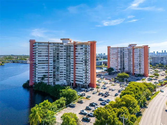 $169,000 | 1301 Northeast Miami Gardens Drive, Unit 1523W, Miami, FL 33179