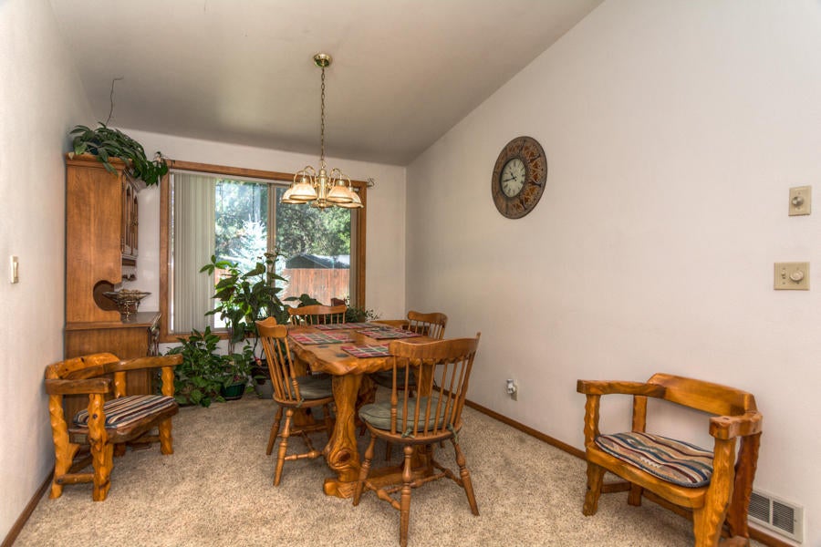 19116 Kiowa Road Bend, OR 97702 - Photo 17 of 38 Dining room