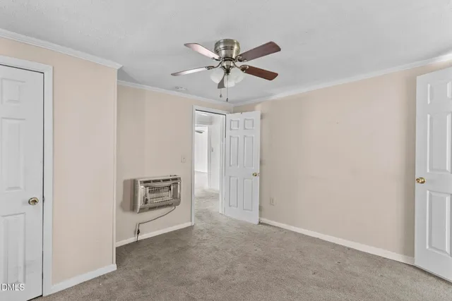 a view of a livingroom with a ceiling fan