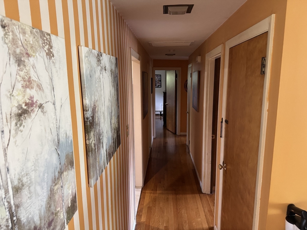 17 Maplewood Road Worcester, MA 01602 - Photo 8 of 26