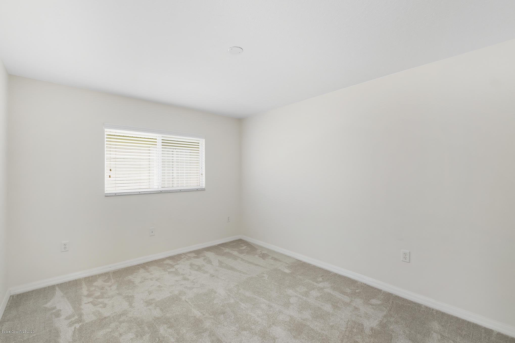 3652 Shawnee Lane Melbourne, FL 32901 - Photo 20 of 34 an empty room with a window