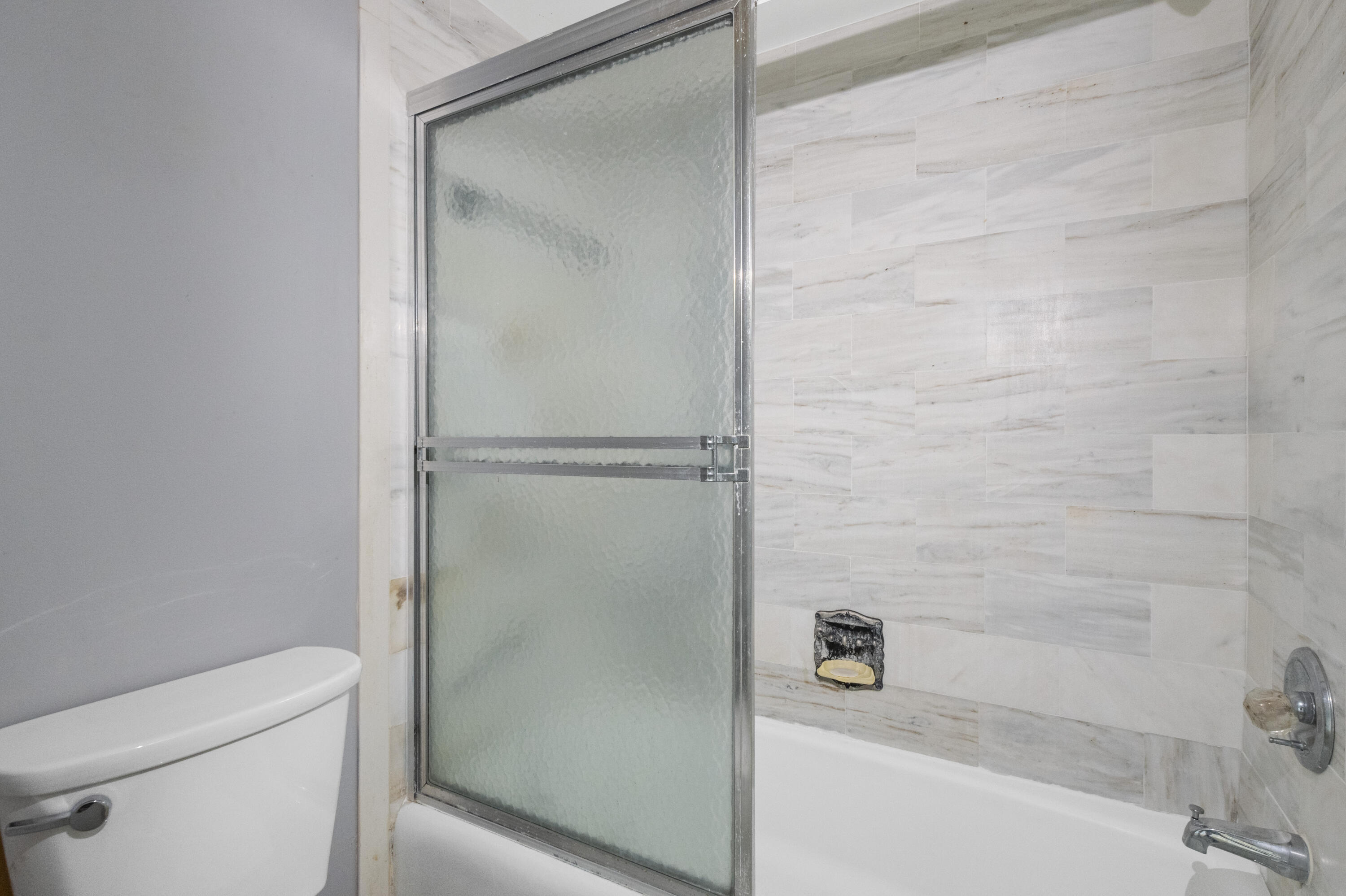 859 Jeffery Street, Unit 312 Boca Raton, FL 33487 - Photo 20 of 53 a bathroom with a bathtub