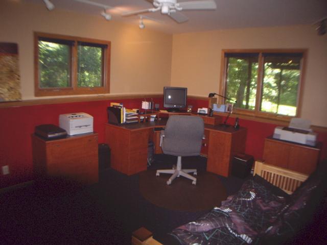 2979 West Forest Road Freeport, IL 61032 - Photo 4 of 9 a workspace with furniture and window