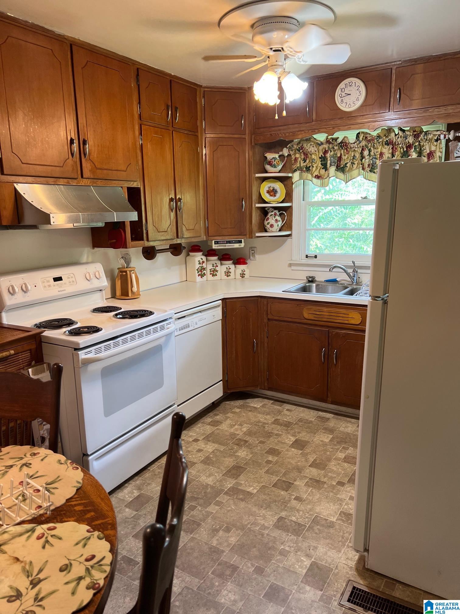 508 Rutherford Drive Birmingham, AL 35206 - Photo 10 of 37
