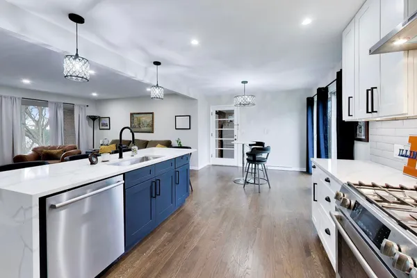 $539,000 | 108 West Sunset Road, Mount Prospect, IL 60056