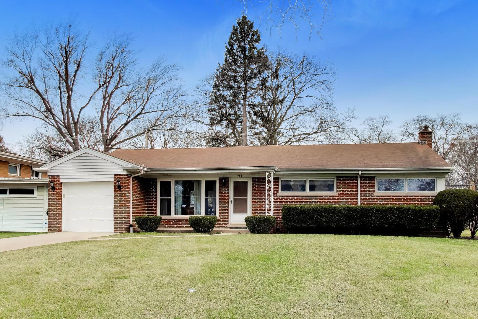108 West Sunset Road Mount Prospect, IL 60056 - Photo 2 of 40 front view of a house with a yard