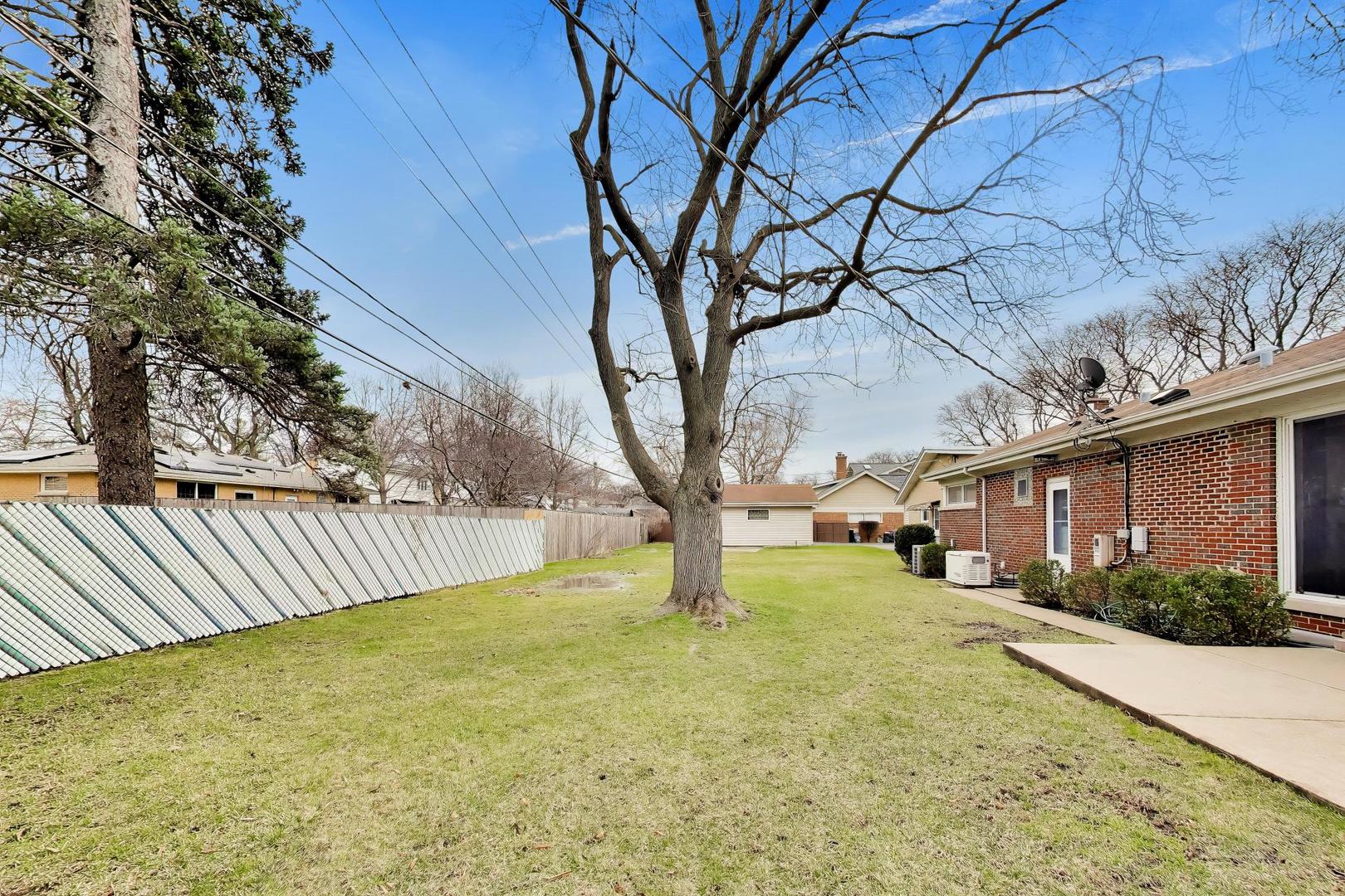 108 West Sunset Road Mount Prospect, IL 60056 - Photo 36 of 40 a view of a yard with a tree