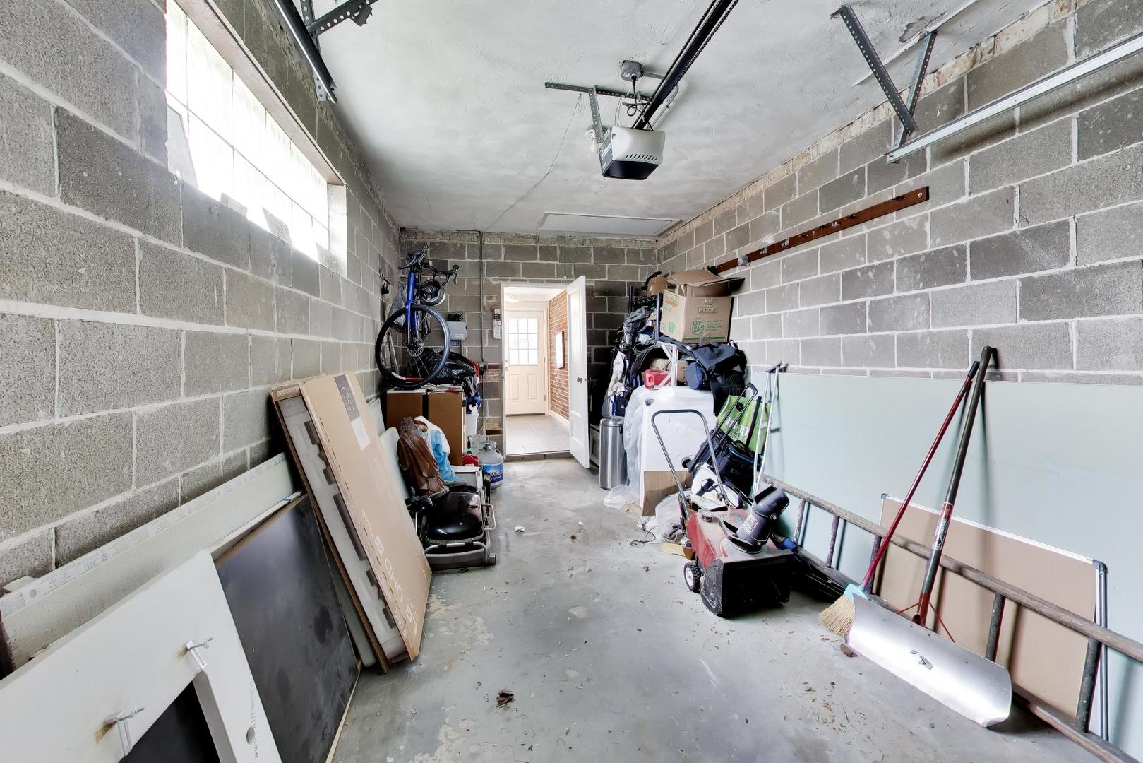 108 West Sunset Road Mount Prospect, IL 60056 - Photo 38 of 40 a view of a room with gym equipment