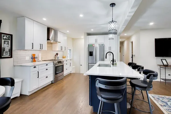 $539,000 | 108 West Sunset Road, Mount Prospect, IL 60056