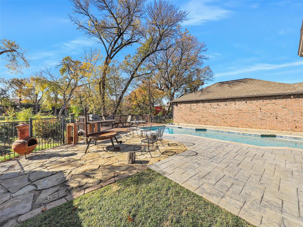 723 Bent Tree Court Coppell, TX 75019 - Photo 37 of 39 a view of outdoor space with garden