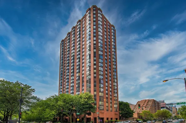 $2,000 | 899 South Plymouth Court, Unit 605, Chicago, IL 60605
