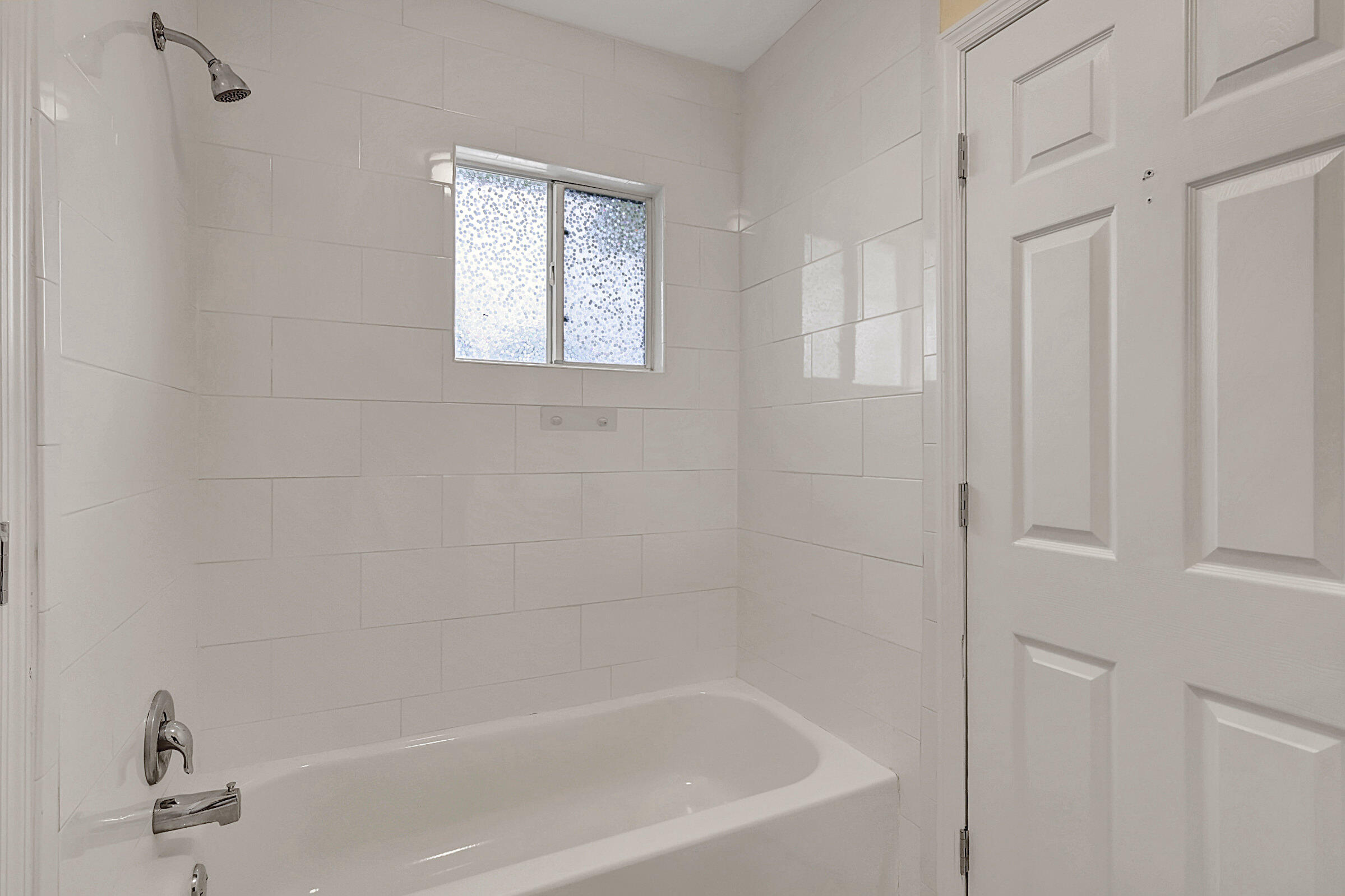 4669-4667 Southeast Salvatori Road Stuart, FL 34997 - Photo 31 of 52 Nice White Bath