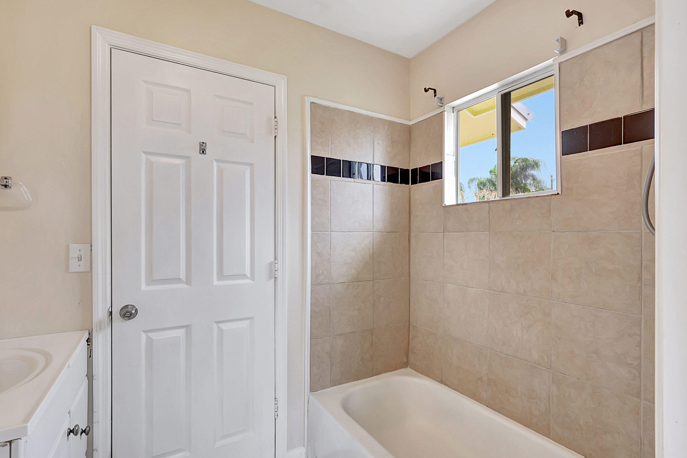 4669-4667 Southeast Salvatori Road Stuart, FL 34997 - Photo 42 of 52 Guest Bath