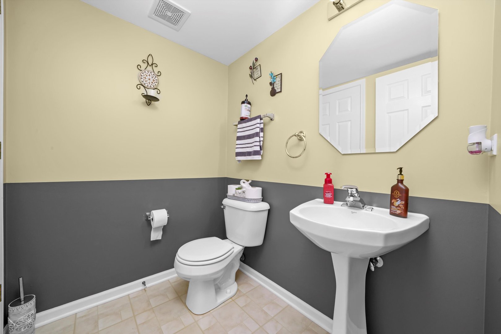 284 Holiday Lane Hainesville, IL 60073 - Photo 17 of 34 a bathroom with a sink mirror and toilet