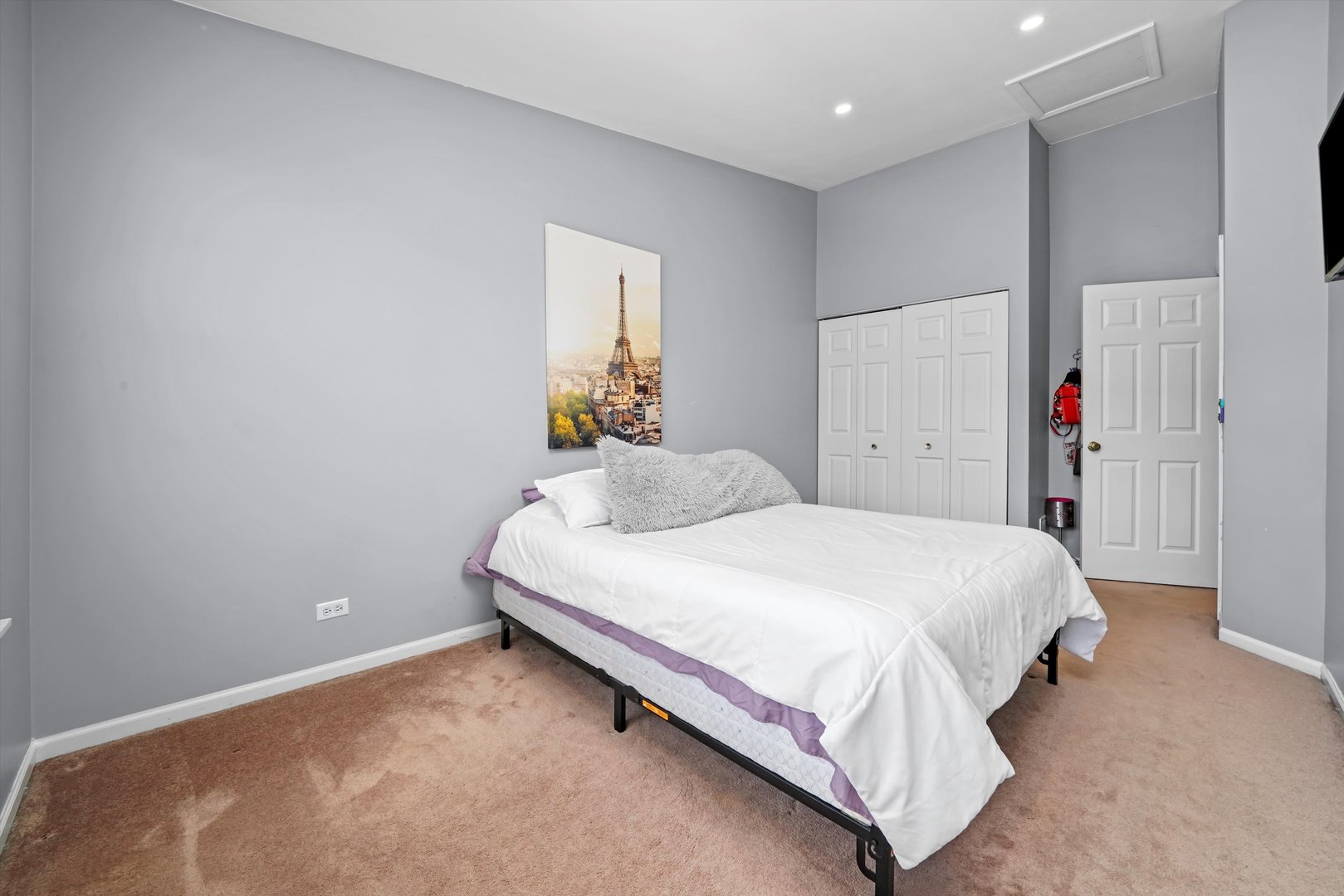 284 Holiday Lane Hainesville, IL 60073 - Photo 21 of 34 a bedroom with a bed and a painting