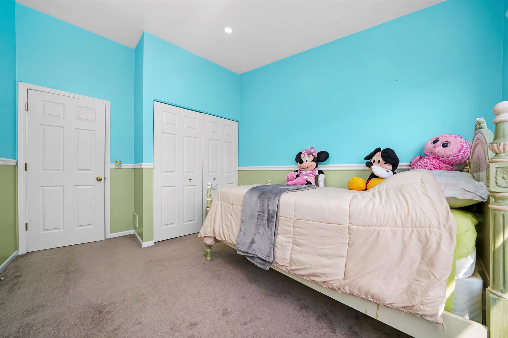 284 Holiday Lane Hainesville, IL 60073 - Photo 23 of 34 a bedroom with two beds and painted walls