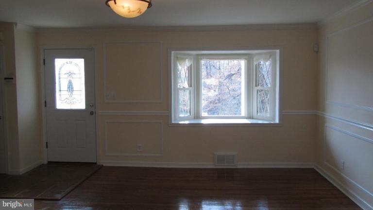 5007 Hillen Road Baltimore, MD 21239 - Photo 2 of 27 Living Room