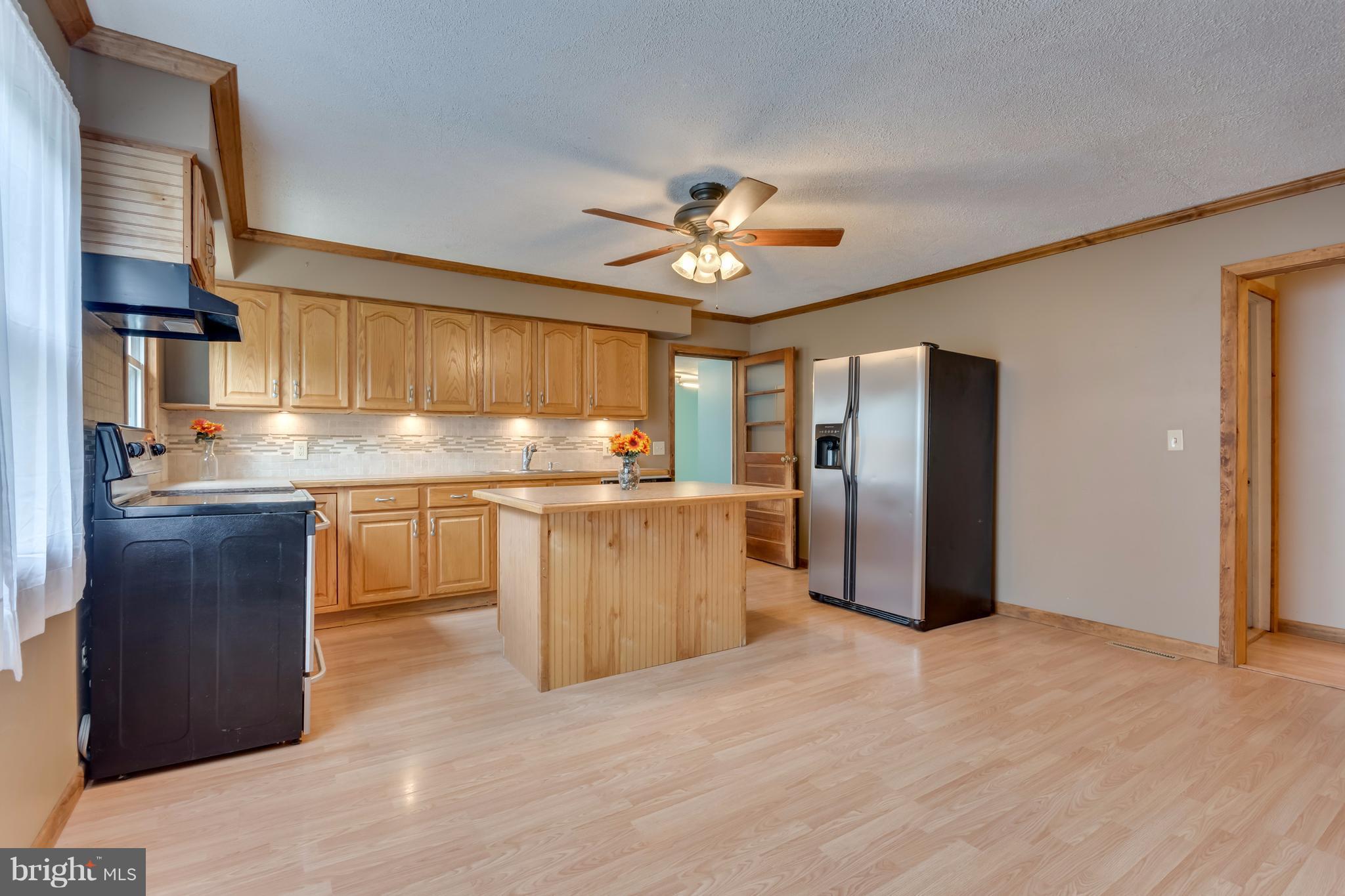 283 Earl Weber Road Berkeley Springs, WV 25411 - Photo 4 of 27 Kitchen