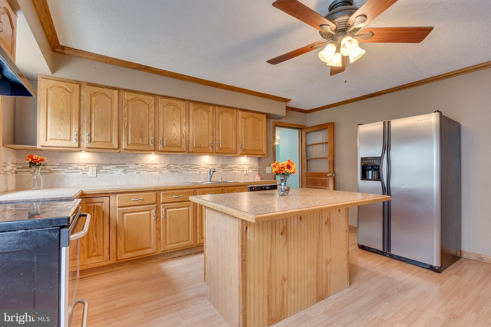283 Earl Weber Road Berkeley Springs, WV 25411 - Photo 6 of 27 Kitchen