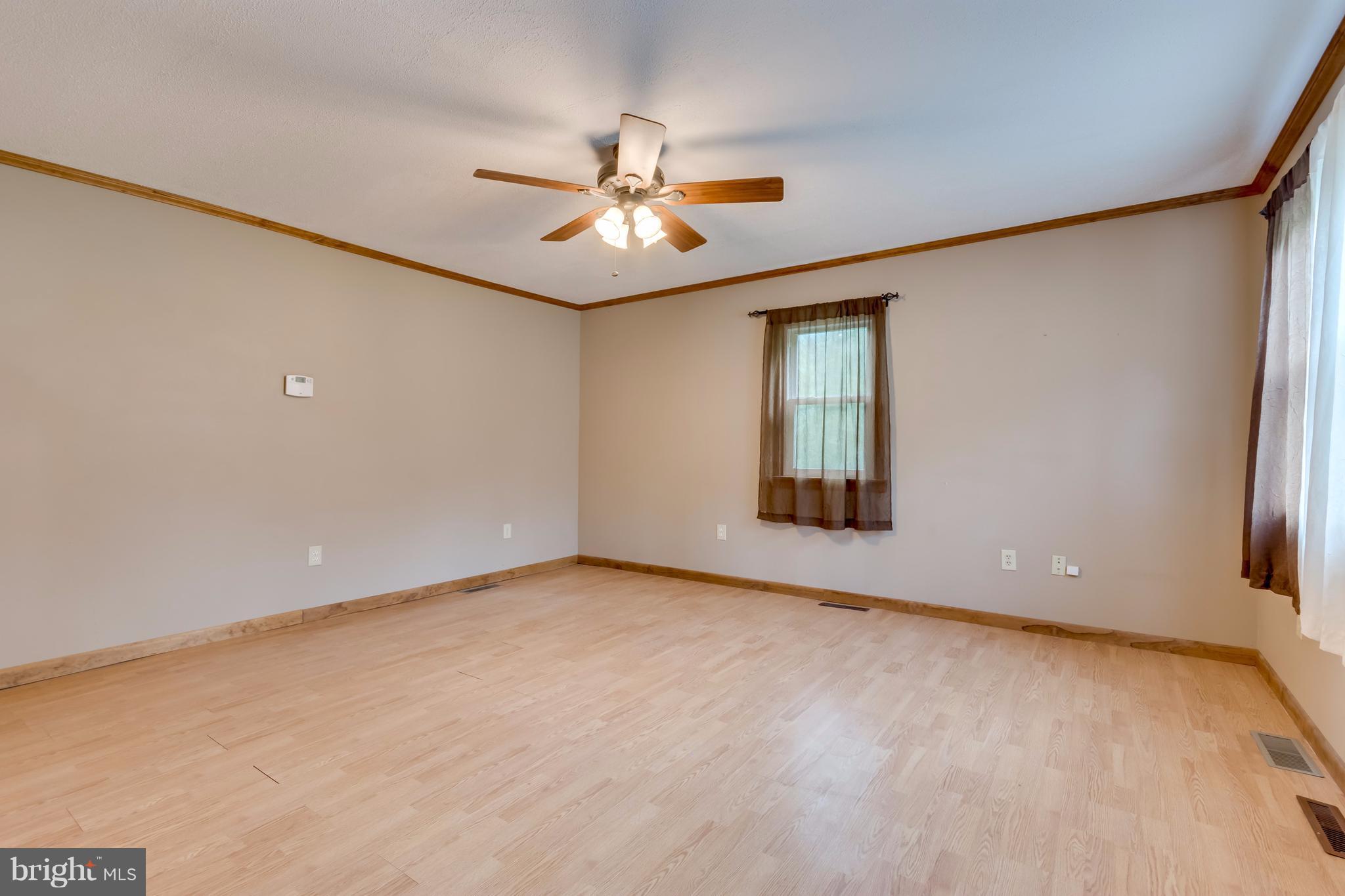 283 Earl Weber Road Berkeley Springs, WV 25411 - Photo 8 of 27 Living Room