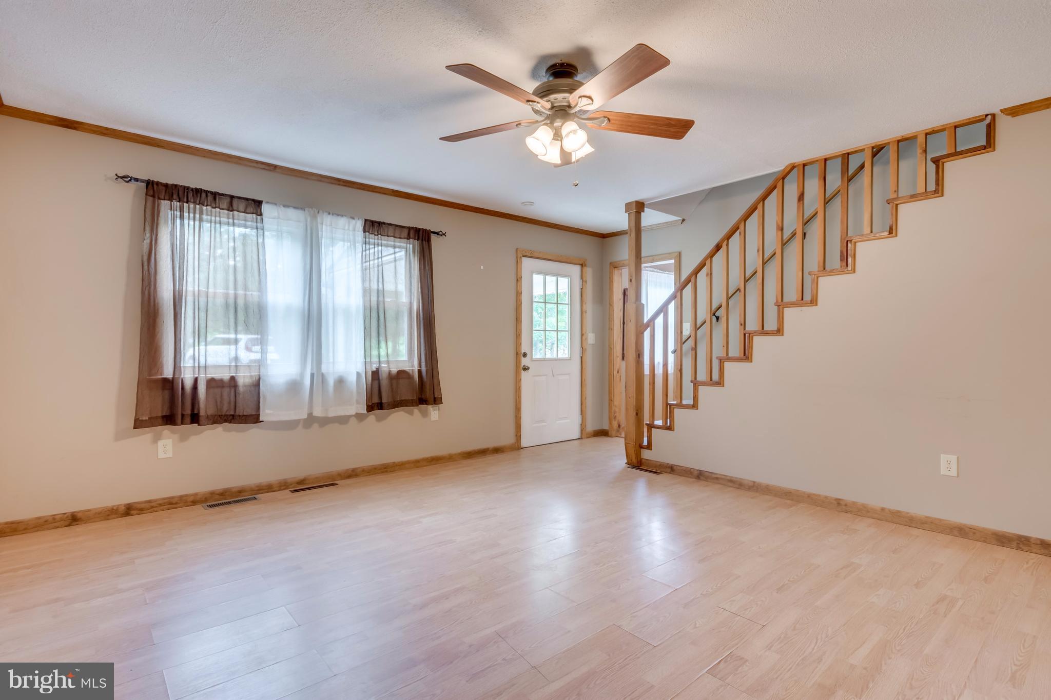 283 Earl Weber Road Berkeley Springs, WV 25411 - Photo 9 of 27 Living Room